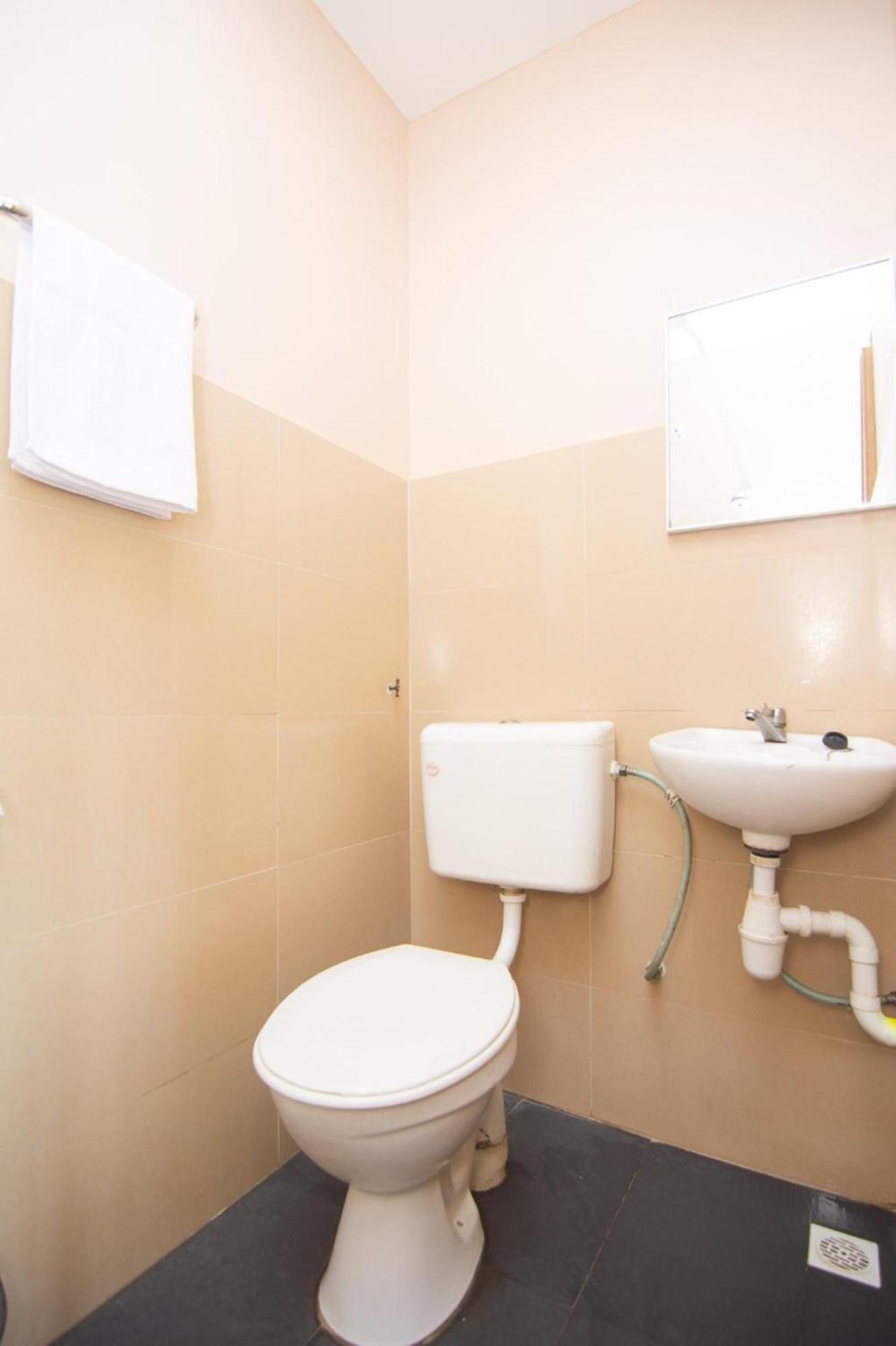 Oyo 1224 Hotel Hajah Rohayah Tanjong Malim Dış mekan fotoğraf
